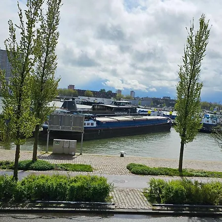 Sewdien's Maashaven Apartment